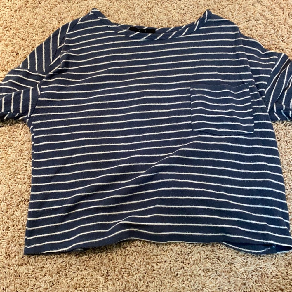 tshirt kinda cropped (not long)